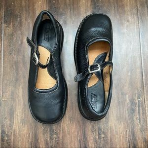 Born Women’s Black Matte Heeled Mary Jane Size 8